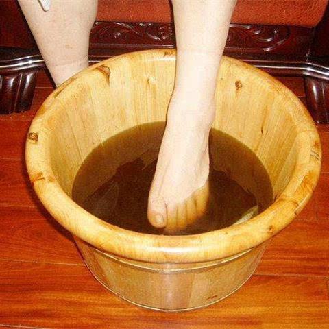 排湿气别只会傻傻的拔罐和艾灸,教你个小方法