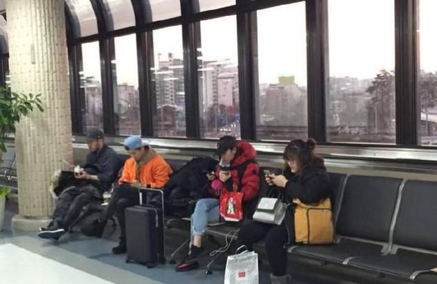 朱一龙的眼睛,杨幂的倒影,王俊凯的行李箱,网友