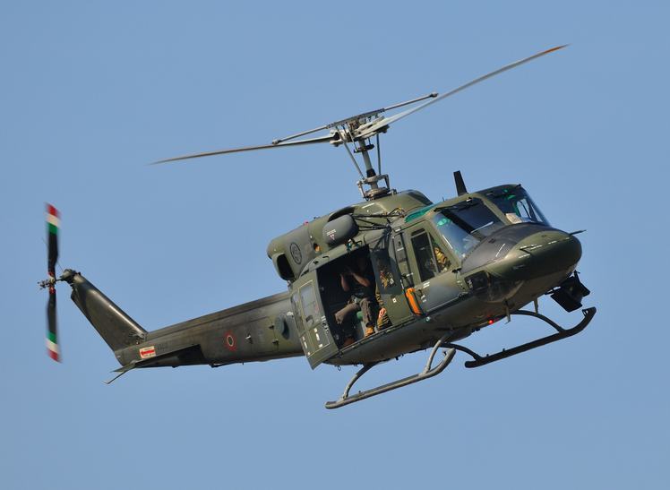 贝尔-212直升机：美国军用编号UH-1N。民用型贝尔-212，又称“双212”，1981年交付中国9架。总体布局两片桨叶旋翼，尾桨为两片桨叶，小型固定式安定面。管状滑橇式起落架。座舱可乘坐1名驾驶员和14名乘客。动力装置两台1342千瓦(1825轴马力)PT6T3B6“双派克”涡轴发动机。