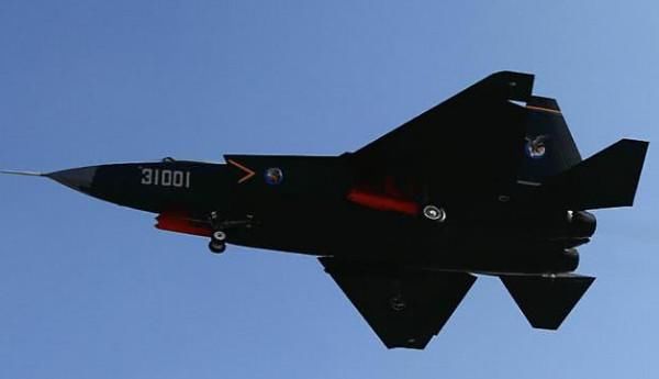 沈飞新机型曝光或是歼31舰载版!与歼20相比,你