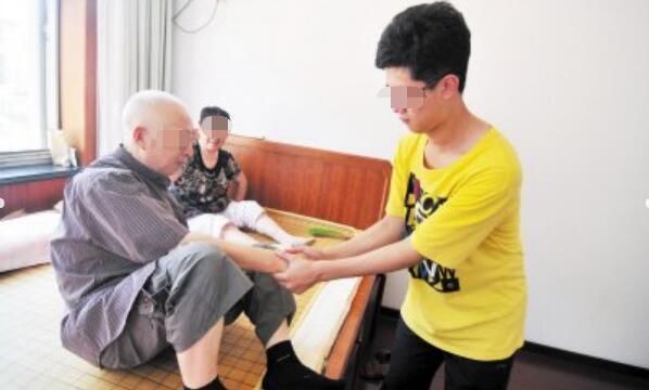 我嫁给穷老公不要彩礼钱,婚礼当天婆婆说一话