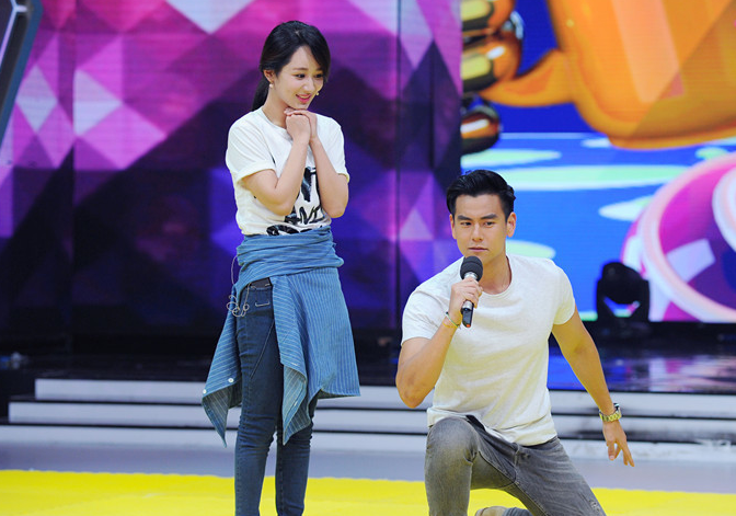 杨紫《快本》变小马达 见彭于晏尽显迷妹本色
