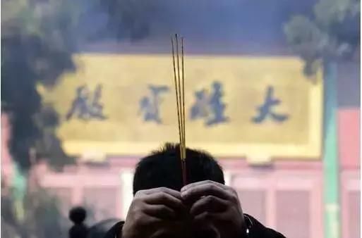 去寺庙上香拜佛祈福,一定要和佛菩萨说这两个
