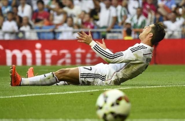 国足,还有脸活着,进不了世界杯,就解散吧!