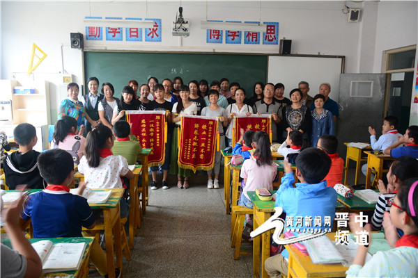 晋中市榆次区安宁小学迎来"特殊教师节"