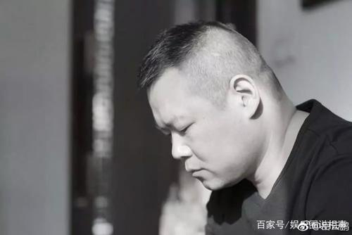 人民日报夸赞郭德纲是相声旗帜的同时,也在为