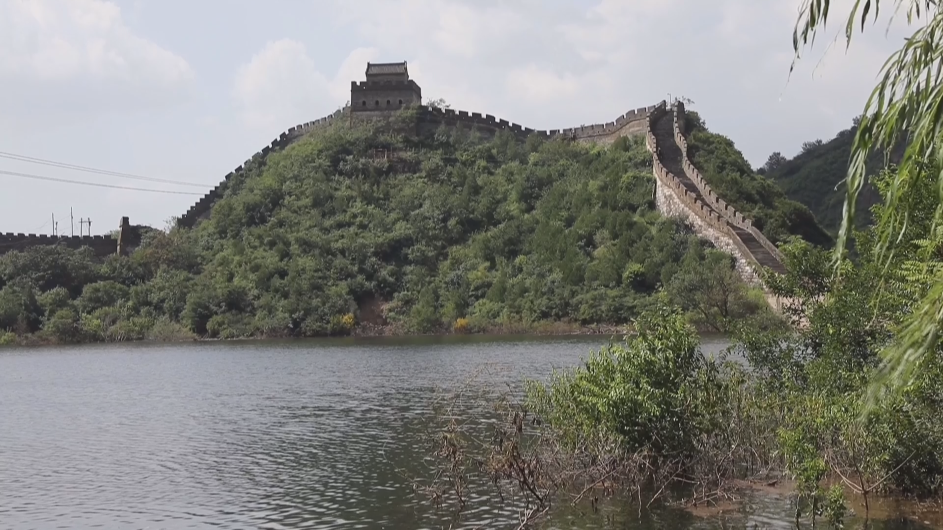 44年来首次满库蓄水 怀柔边坑水库现“碧水映长城”美景 44年来首次满库蓄水 怀柔边坑水库现“碧水映长城”美景