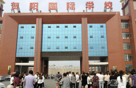 男老师替班主任女友出气打伤多名学生 校方:俩