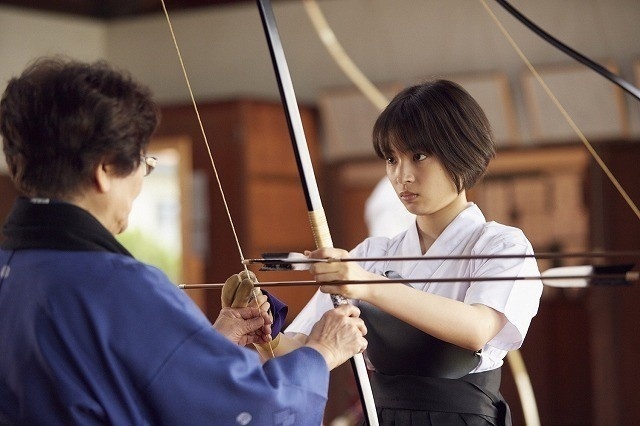 老师 曝广濑铃弓道造型被赞姿势优美标准