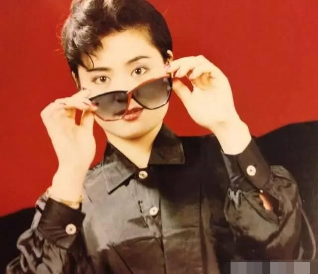 年轻气盛的金炜玲咽不下这口吻,认定是毛阿敏抢走了本人的"饭碗".