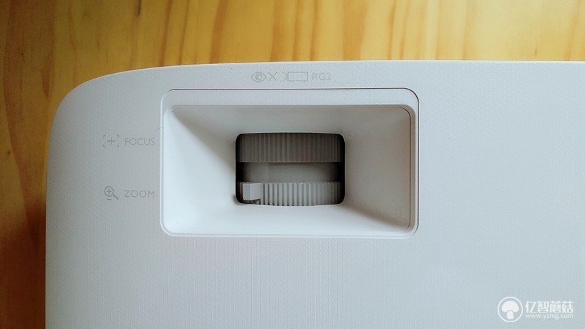 颜值清新 无限投屏商务投影机到底如何?