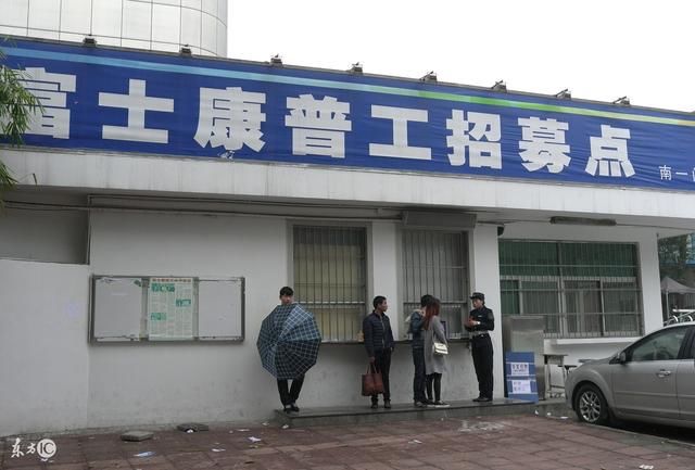 南方地区很多小工厂接连倒闭,涨工资也留不住