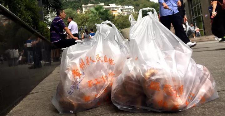 省医热销的云腿月饼。