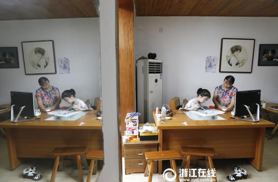 手只能移动5厘米 她的画却感动全国 手只能移动5厘米 她的画却感动全国