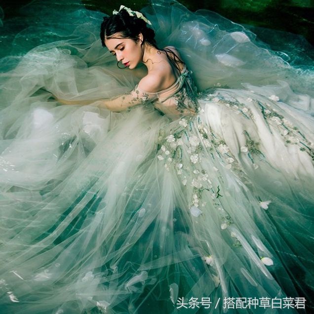 看12星座穿婚纱,双子座天蝎座美丽无双,你想穿