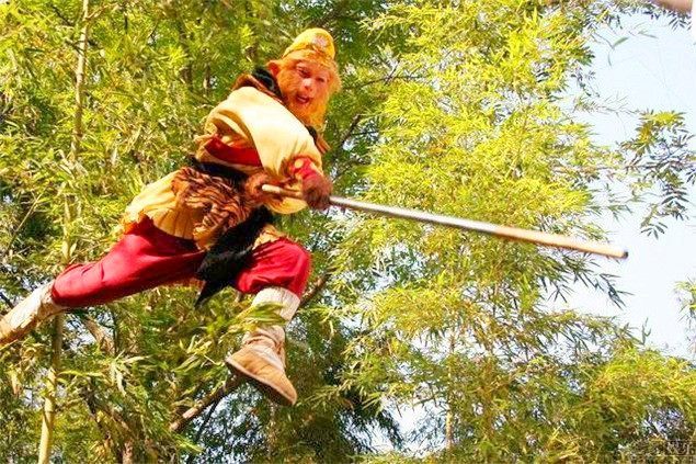 他才是第一个大闹天宫的人,孙悟空和他相比只