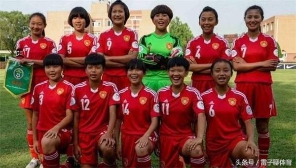 女足队员脱衣庆祝身材显现打脸国足!球迷:难怪