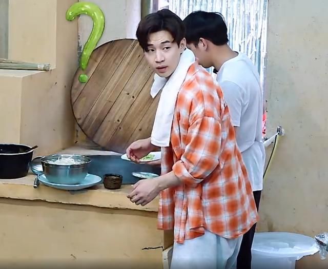 大华人设崩塌,网友:看见黄磊进来就刘宪华就拿