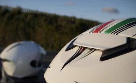 摩托头盔开箱对比评测:Shoei GT-AIR vs Shark