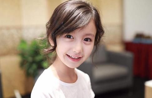 这个女孩微博被王思聪关注,还有70万粉丝,她现