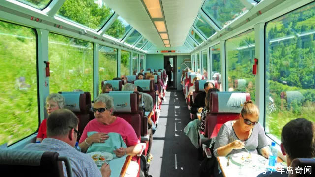 世界上最慢的火车,8小时行驶270公里,乘客还抱