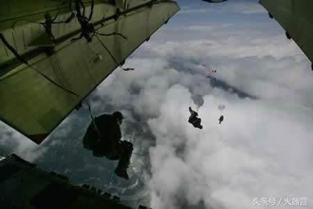 民航客机为何不配备降落伞方便逃生?普通人跳