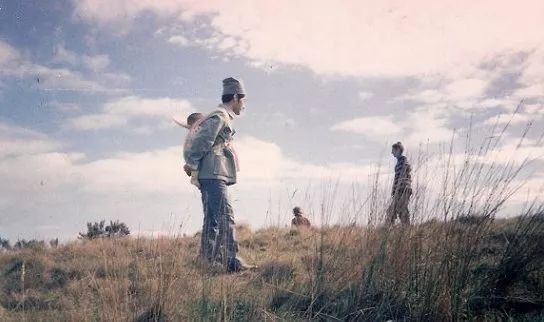 【秉烛夜读】一首诗一个故事--怀念顾城