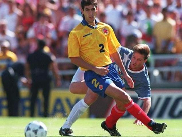 他踢进一个乌龙球,回国身中12枪而亡,网友:幸亏