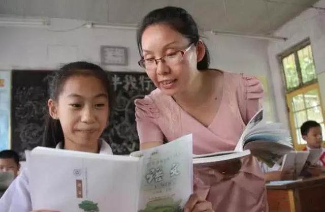 现在小学老师一个月多少工资?老师晒出真实工