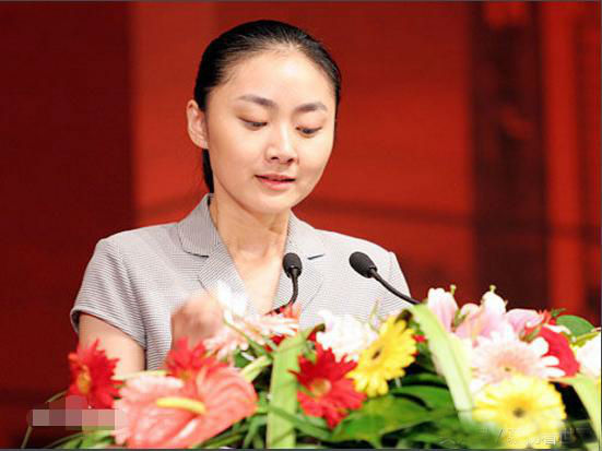 丛飞葬礼:长达11年资助,前妻离他而去,因