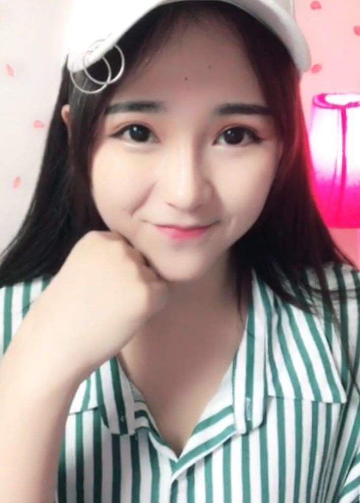 迅雷直播美女主播书桃翻唱最火民谣歌曲,引网