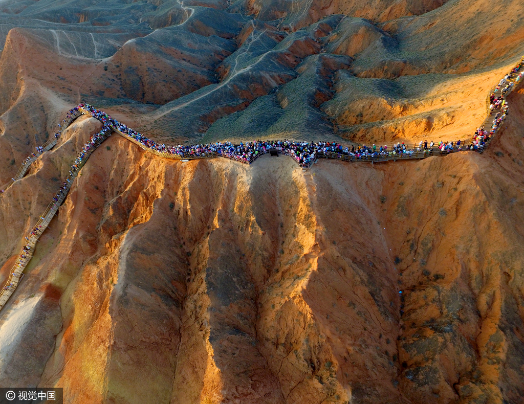 她是中国发育最大最好、地貌造型最丰富的地区之一，特别是窗棂式、宫殿式丹霞地貌，是丹霞地貌中的精品。