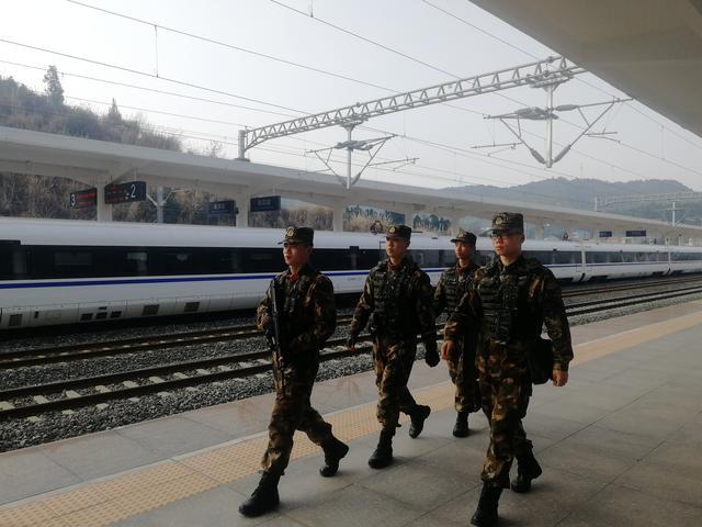 2月7日,正值大年初三,武警南充支隊執勤一大隊南部中隊執勤官兵正在