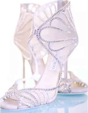 没有脚后跟,穿不住高跟鞋?这些方法让高跟鞋狂