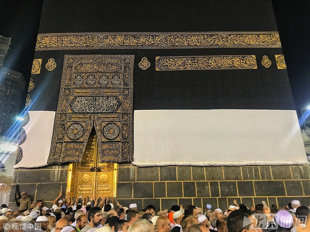 人山人海蔚为壮观。