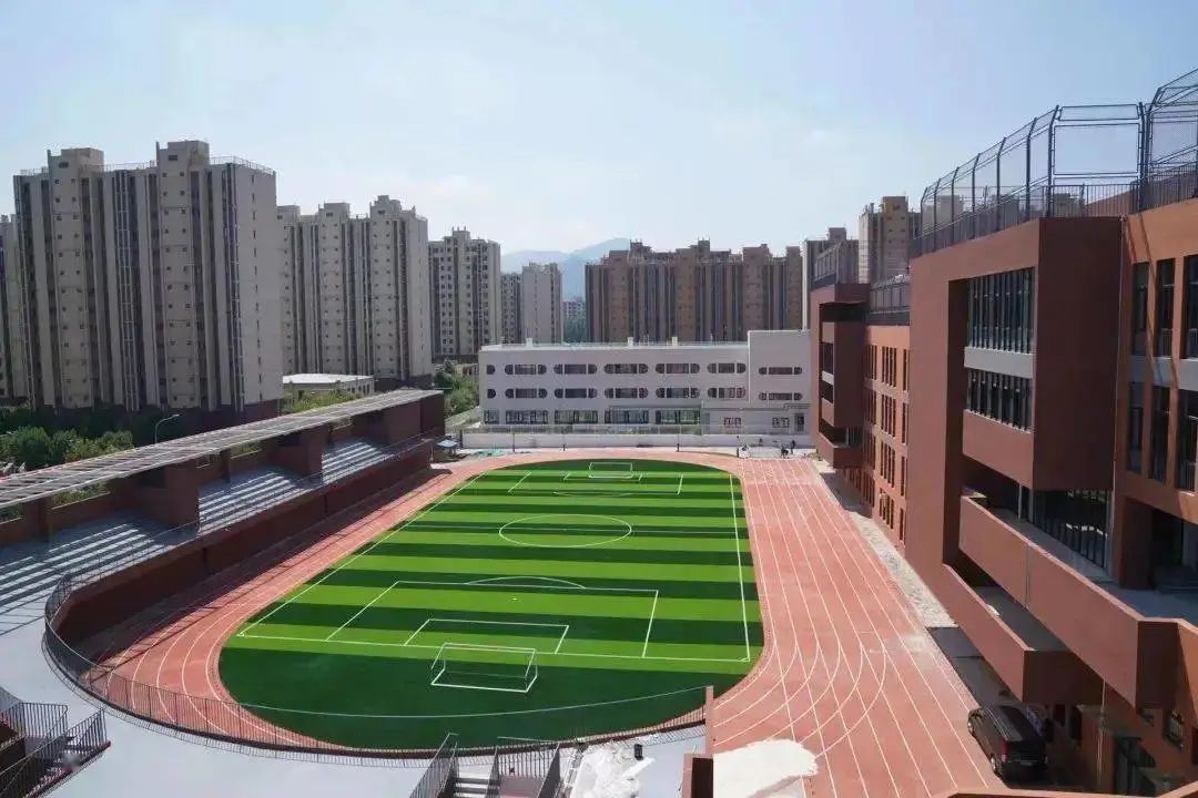其实,西城区教委与门头沟区教委结对,推动北京八中在京西办学已有7个