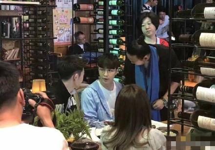 网友偶遇明星,张艺兴好苏,杨幂超仙,迪丽热巴高