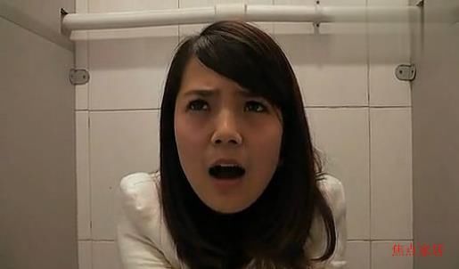 家里马桶便便时会溅水,以下4招虽然奇葩,但确