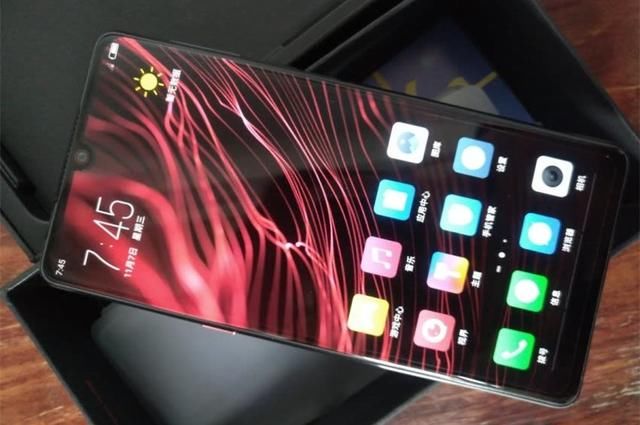 无边水滴全面屏,骁龙845+2400万相机,性价比高