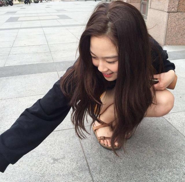 没钱又不帅的男生怎么撩到女生?这是唯一的方