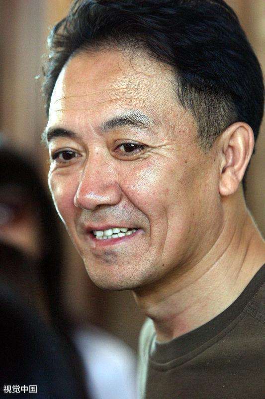 他是李云龙的扮演者, 成名后娶小14岁娇妻, 现