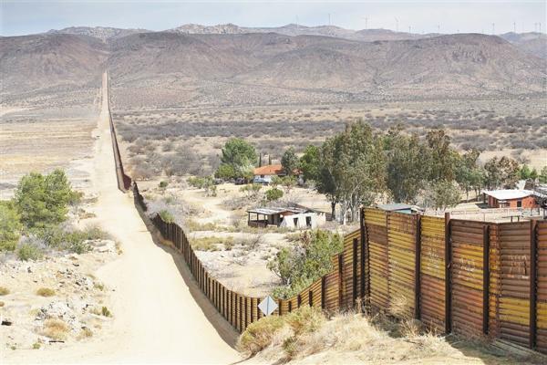 美墨边境墙争议图片