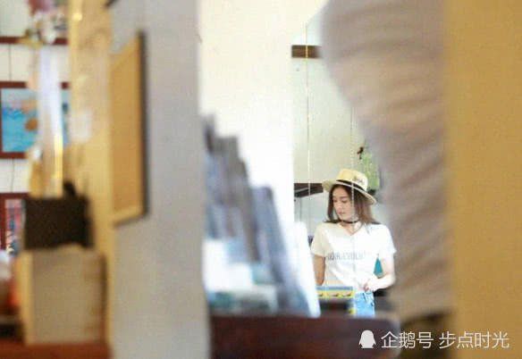 网友国外偶遇秦岚,傲人身材被赞极品!