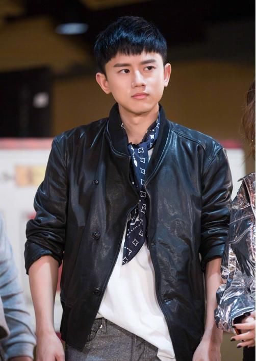 《王牌3》张杰贾玲情侣装好配!看邓紫棋的眼