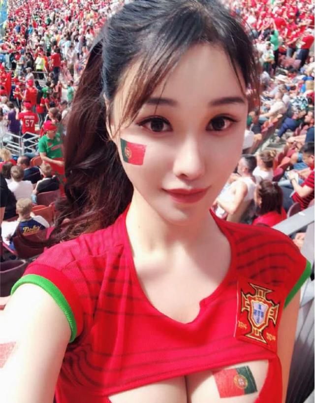第二个樊玲,中国女球迷再次惊爆老外眼球,网友