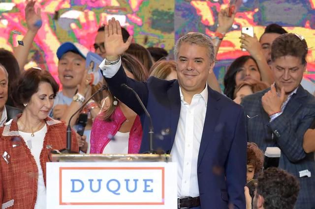 哥伦比亚总统选举右翼候选人胜出,拉美政坛缘