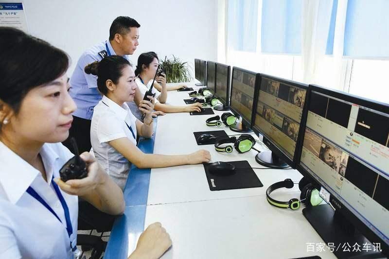 科目三采用封闭式考场,没有车流和人群的干扰