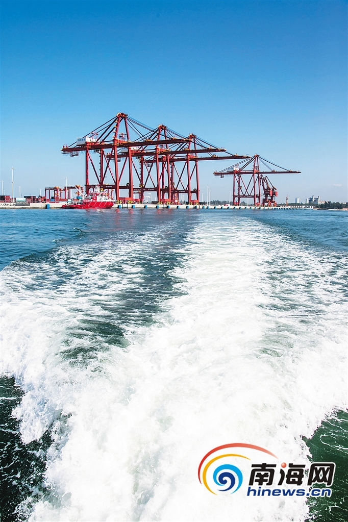 3个5万吨级兼靠2个10万吨级小铲滩集装箱公共码头泊位已建成投用.