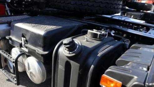 为什么4S店要把尿素加到汽车里? 别小瞧了, 尿