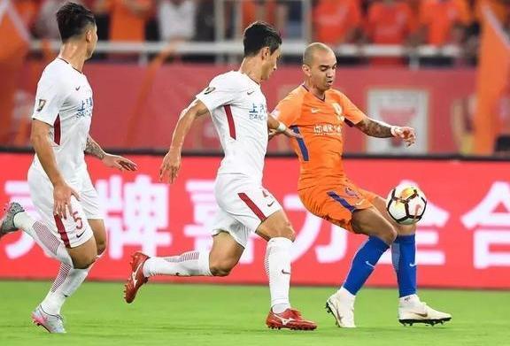 足协特派外籍裁判夺走鲁能主场三分 上港逼平